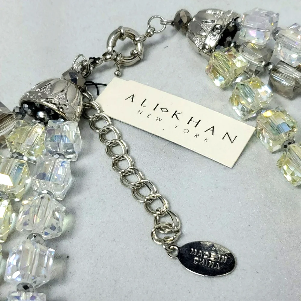 Ali khan glass cube bead 3 row necklace with casted end caps - Picture 3 of 3